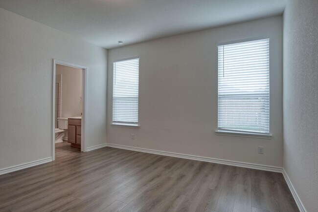 Building Photo - 9518 Hinterlands Dr
