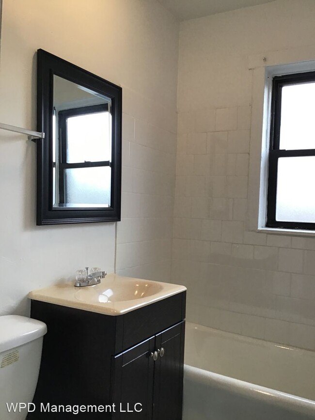Building Photo - 434 E 81st St
