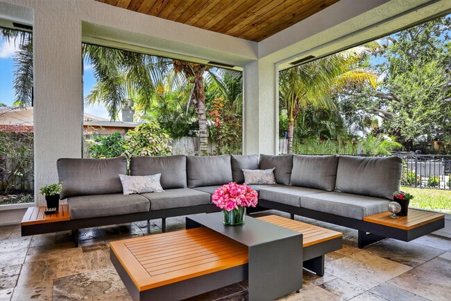 Building Photo - 600 NE 4th St