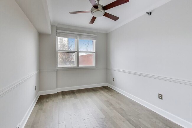 Building Photo - 5 E 14th Pl