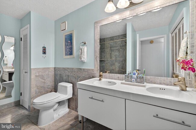 Building Photo - 910 Windbrooke Dr