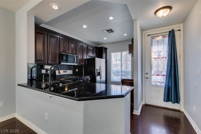 Building Photo - 8233 Shaded Arbors St