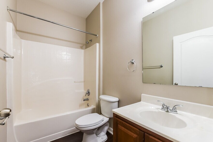 Building Photo - 418 Hammerstone Ave