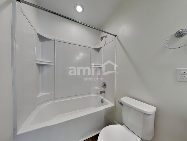 Building Photo - 95 Gentry Way