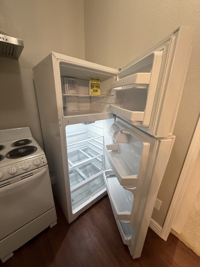 Building Photo - Beautiful and spacious ADU - Includes ALL utilities except internet/cable.  Newly painted, new ap...