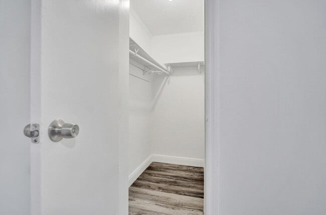 Building Photo - 229 SW 1st Ave