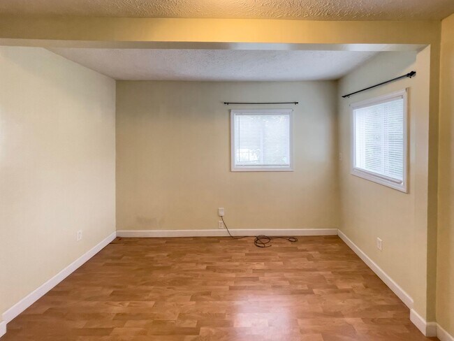 Building Photo - PRELEASING for AUGUST! Walk to Ball State! Bright 4BR Home with Fireplace