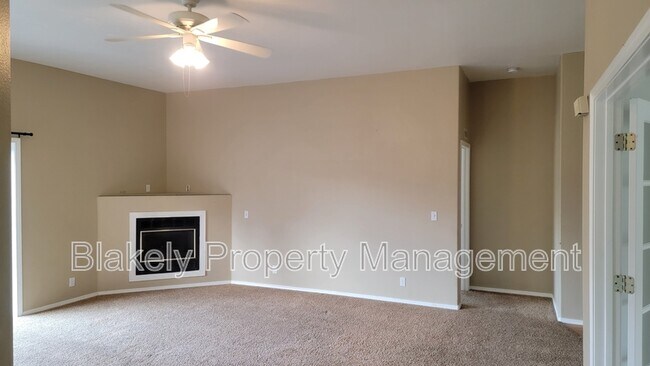 Building Photo - 917 W Greenhead St