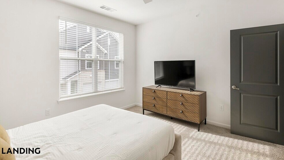 Building Photo - 560 Jack Clift Blvd