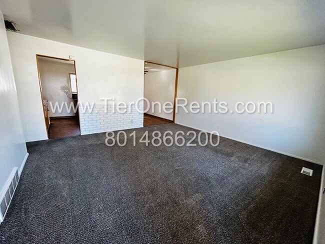Building Photo - NO DEPOSIT option available for qualified ...