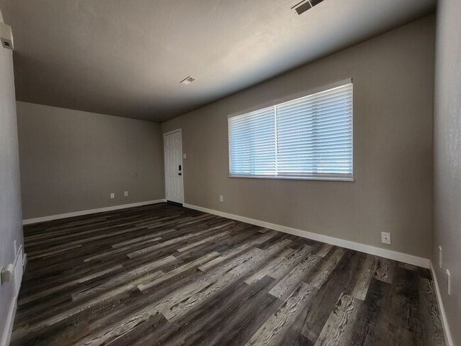 Building Photo - Remodeled 2-Bedroom | 1-Bathroom Upper-Lev...