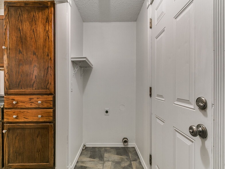 Building Photo - 1548 Bradley Pl