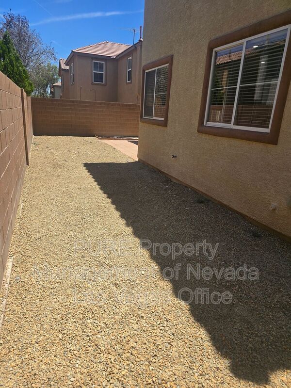 Building Photo - 9360 Fort Bayard Ave
