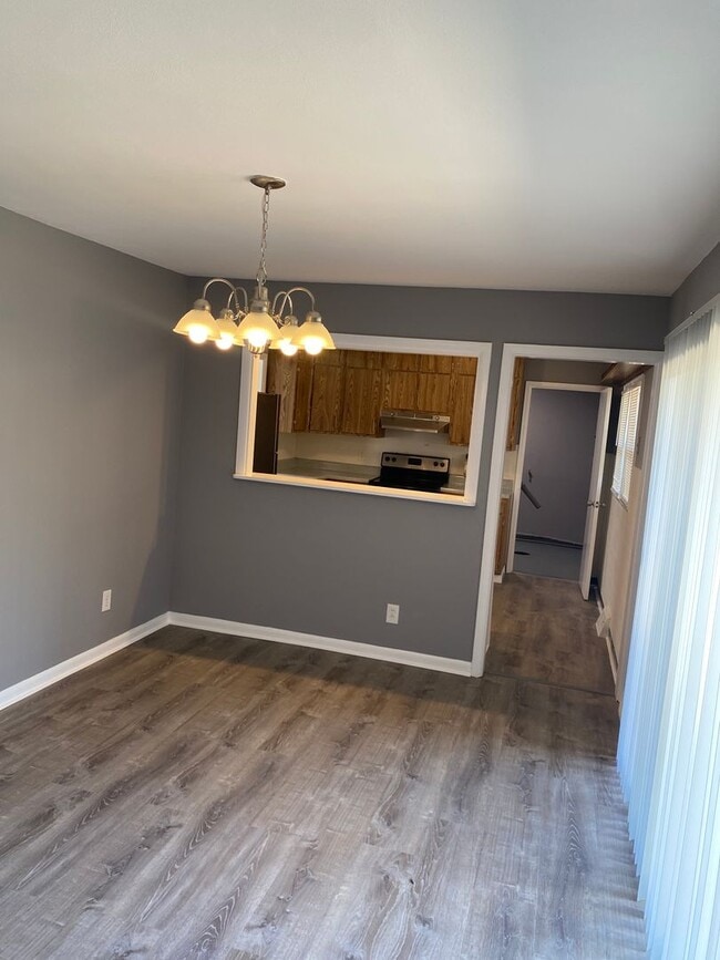 Building Photo - COMING SOON! 3B 1b Florissant Home For Rent
