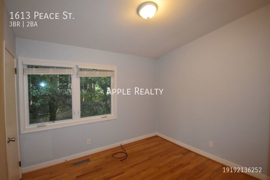 Building Photo - 1613 Peace St