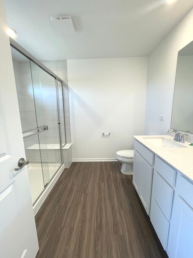 Building Photo - 472 Carpathian Dr