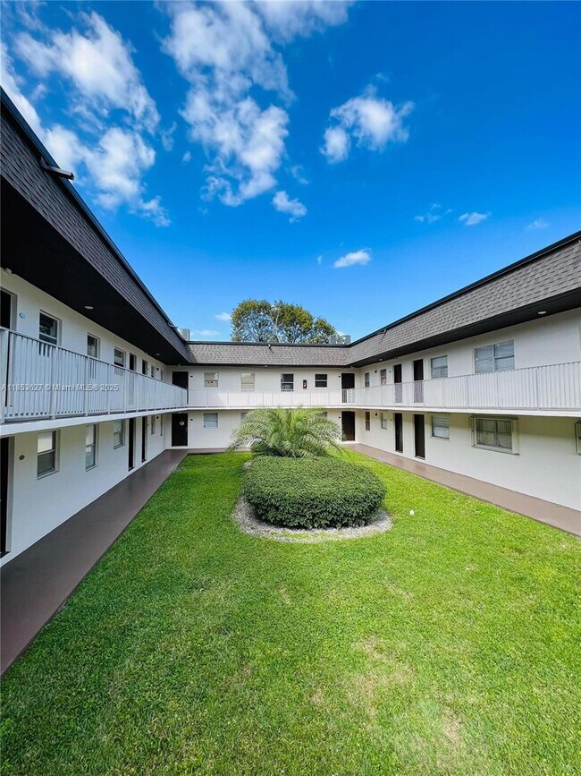 Primary Photo - 8601 SW 94th St