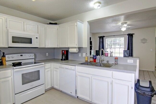 Building Photo - 7837 Wolverine Dr