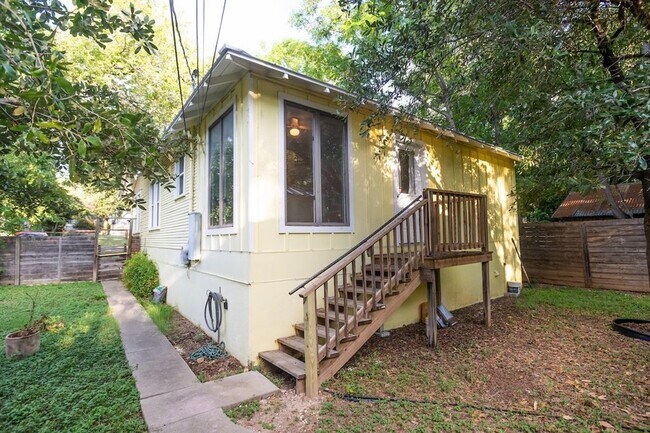 Building Photo - 1703 Maple Ave