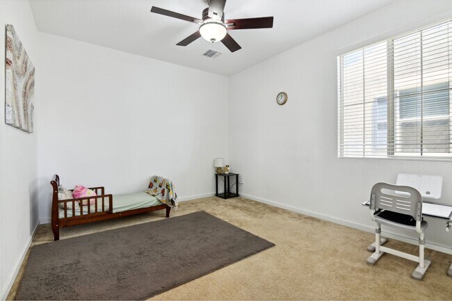 Building Photo - 4 Bedroom Single Family in Chandler