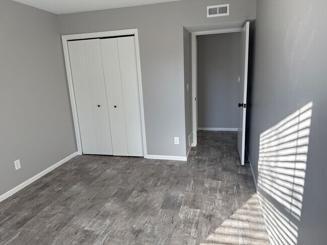 Building Photo - 1051 Minns Dr