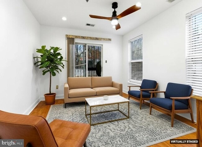 Building Photo - 576 Washington St