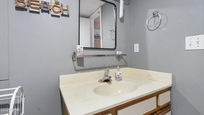 Building Photo - 513 Lantana St