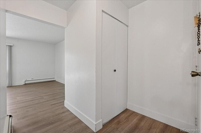 Building Photo - 2150 S Vaughn Way