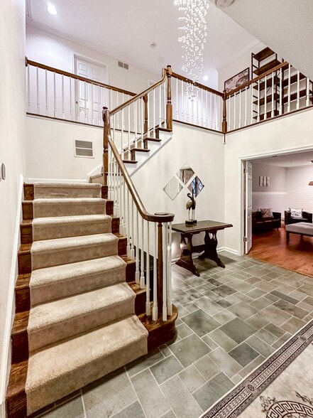 Building Photo - 6636 Isle of Skye Dr