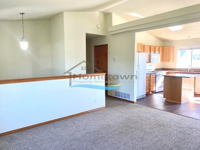 Building Photo - Move-in Special: $300 off on First Month's...