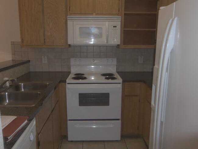 Building Photo - 2810 Windmill Ct