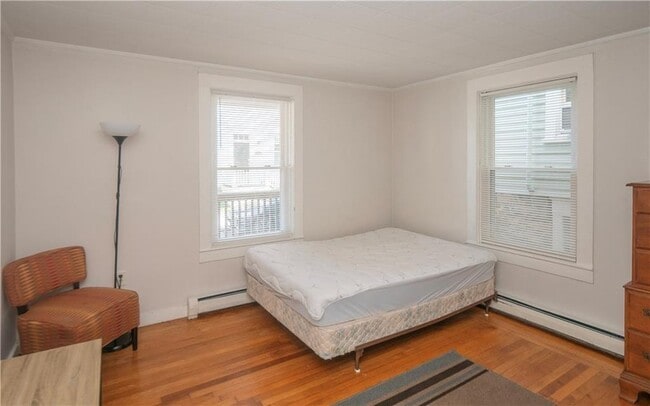 Building Photo - 11 Young St