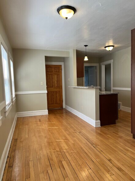 Building Photo - 3033 S Clement Ave