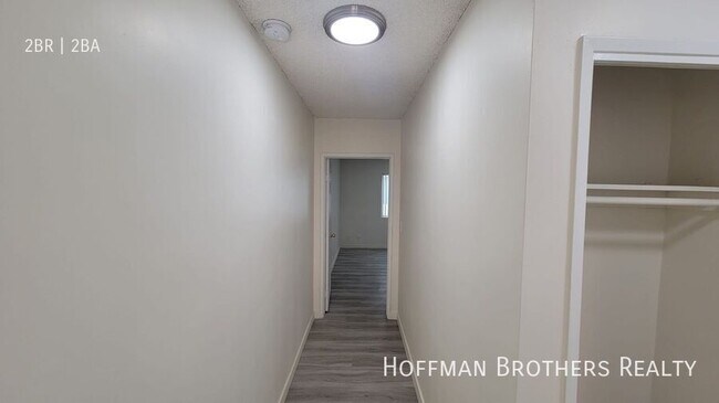 Building Photo - 13113 Oxnard St