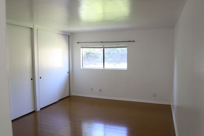 Building Photo - Parkway Manor Community - La Mesa - Upper ...