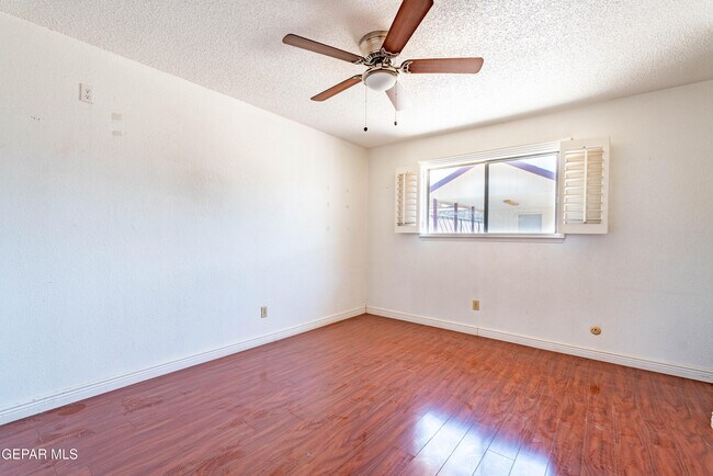Building Photo - 11516 Meadowbrook Dr