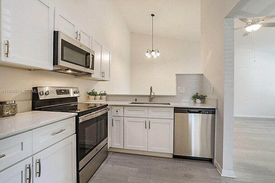 Building Photo - 6327 Chasewood Dr