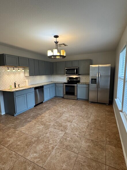 Building Photo - 608 Sherry Dr