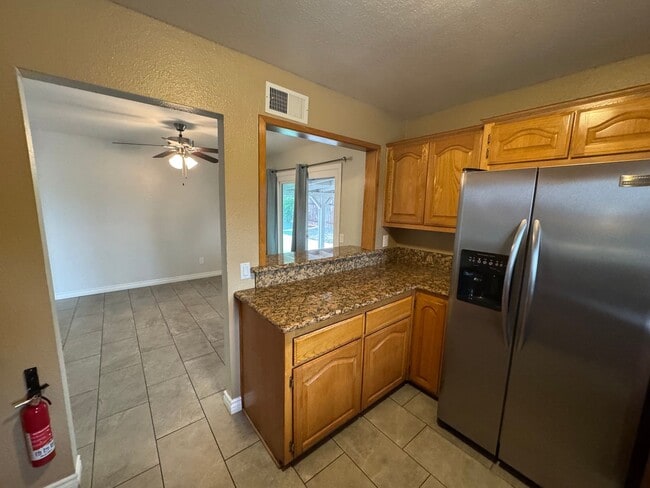 Building Photo - 428 E Montrose St