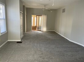 Building Photo - 109 Creston Ave