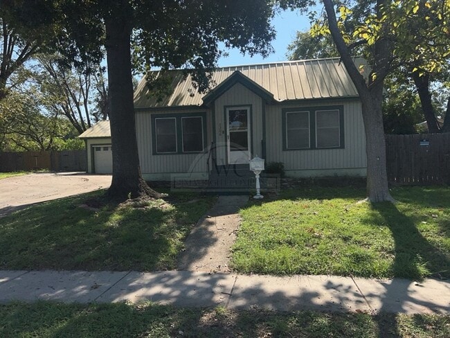 Primary Photo - 1306 Alexander St