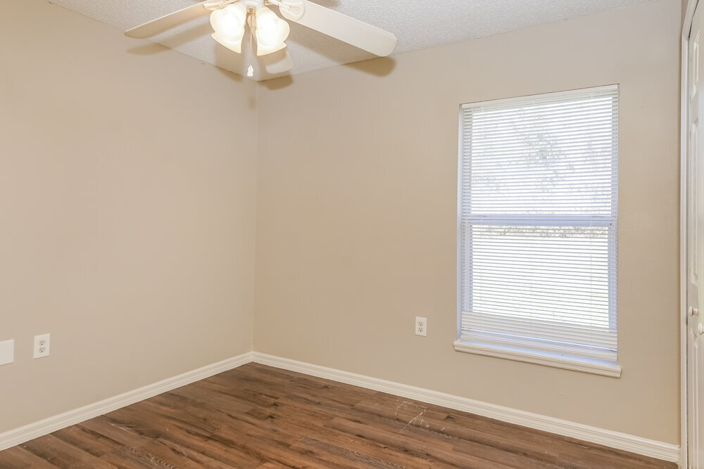Building Photo - 3164 Covington Dr N