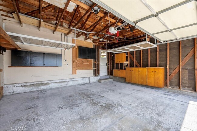 Building Photo - 8231 Deerfield Dr