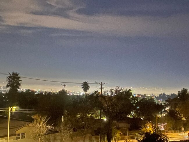 Building Photo - 13730 Mindora Ave