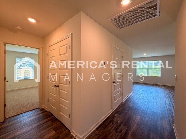 Building Photo - 305 Pne Rdg Dr