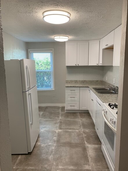 Building Photo - 5309 East Side Ave