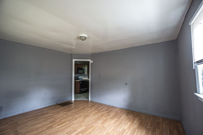 Building Photo - 3005 Ingleside Ave