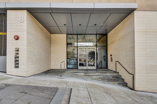 Building Photo - 142 Hermann St
