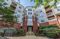 Building Photo - 1645 International Dr