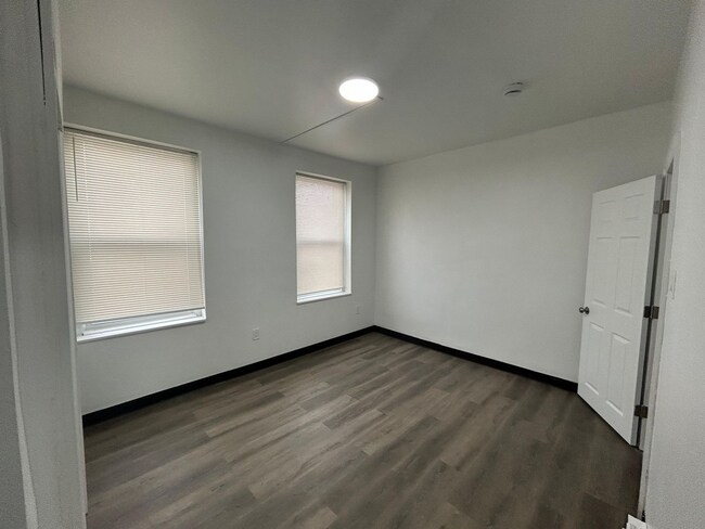 Building Photo - 2736 N Croskey St